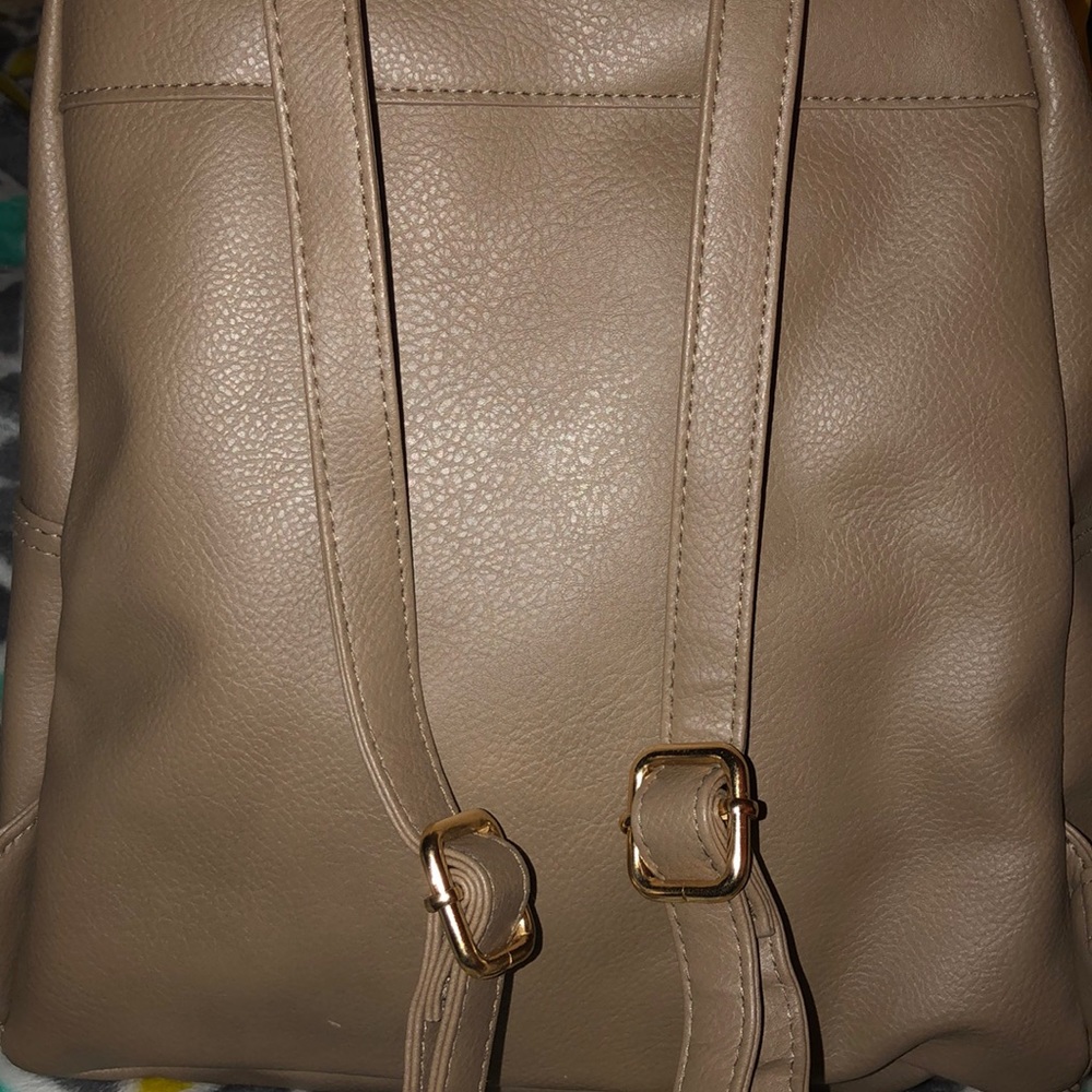 Backpack - Picture 5 of 8